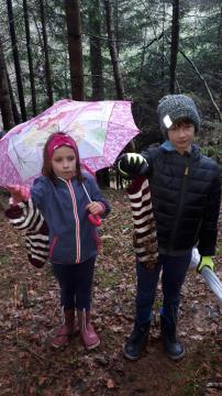 Nogavica ... in 20 metrov stran njen par